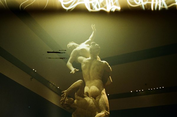 Sticker immatriculation : que dit la loi à propos des autocollants sur les immatriculations?